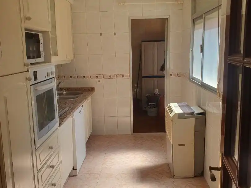 Wohnung zum Verkauf in Calle San Isidro, 16, Badajoz Capital Küche von Wohnung zum Verkauf in Badajoz Capital mit Klimaanlage und Balkon