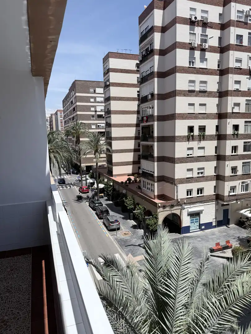 Vista exterior de Estudio en venta en Almería con Terraza
