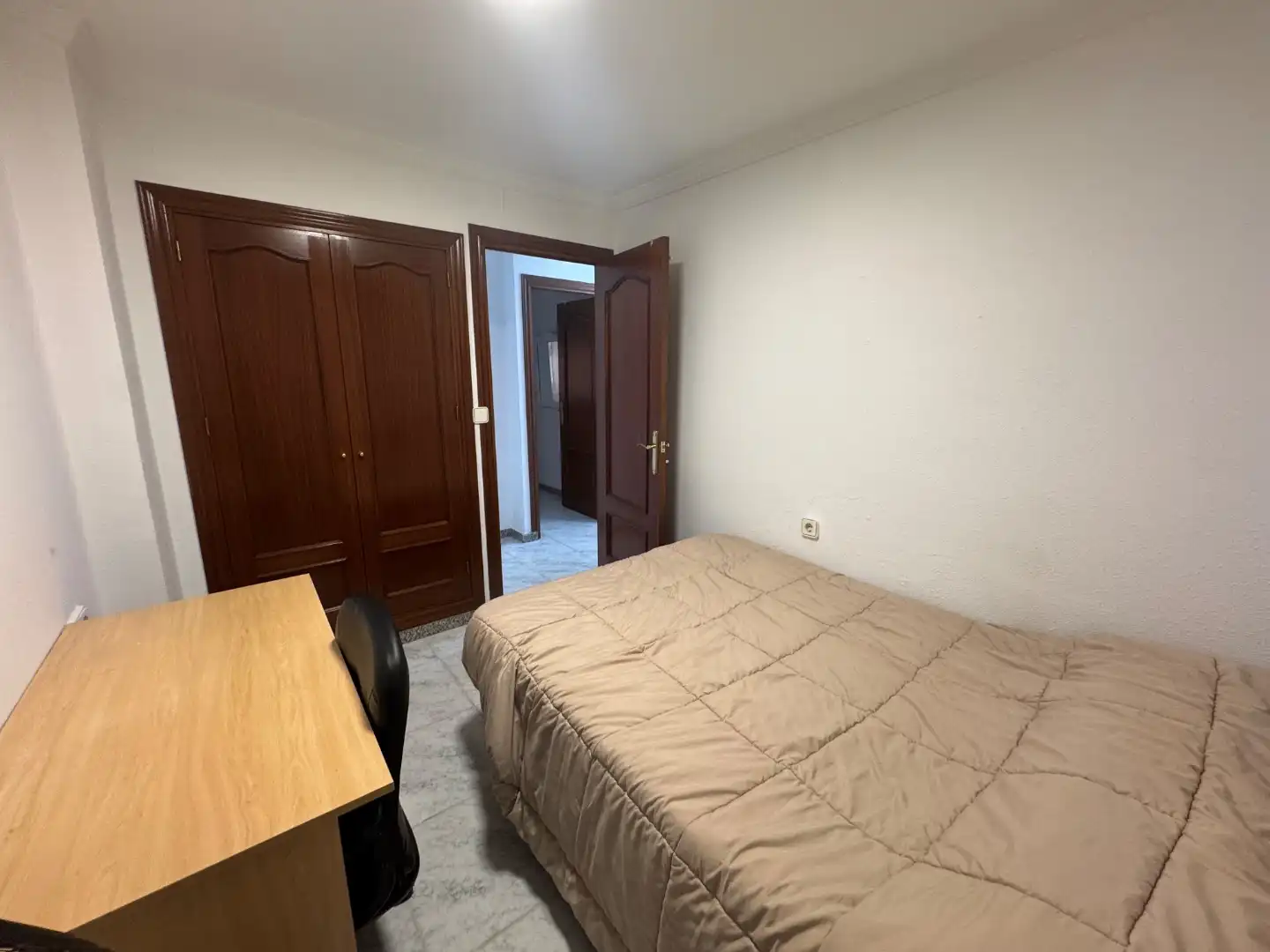 Room in Calle Héroe de Sostoa, 78, La Princesa
