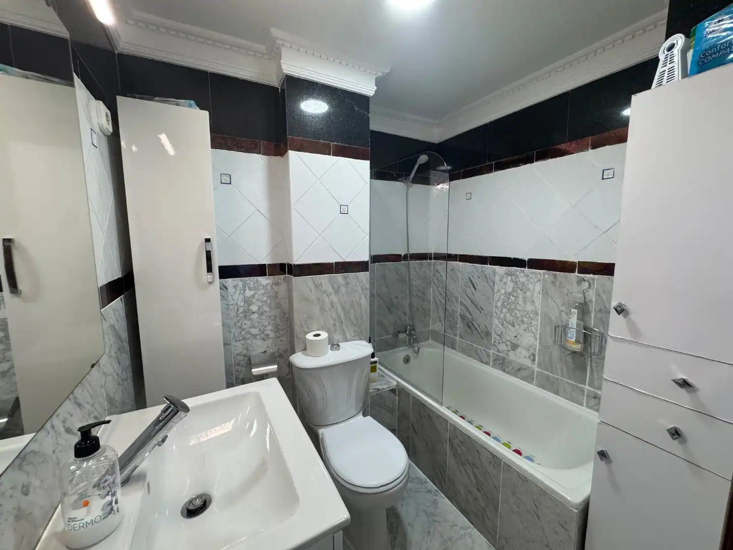 Room in Calle Héroe de Sostoa, 78, La Princesa