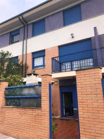 Casa adosada en Venta en Bembibre