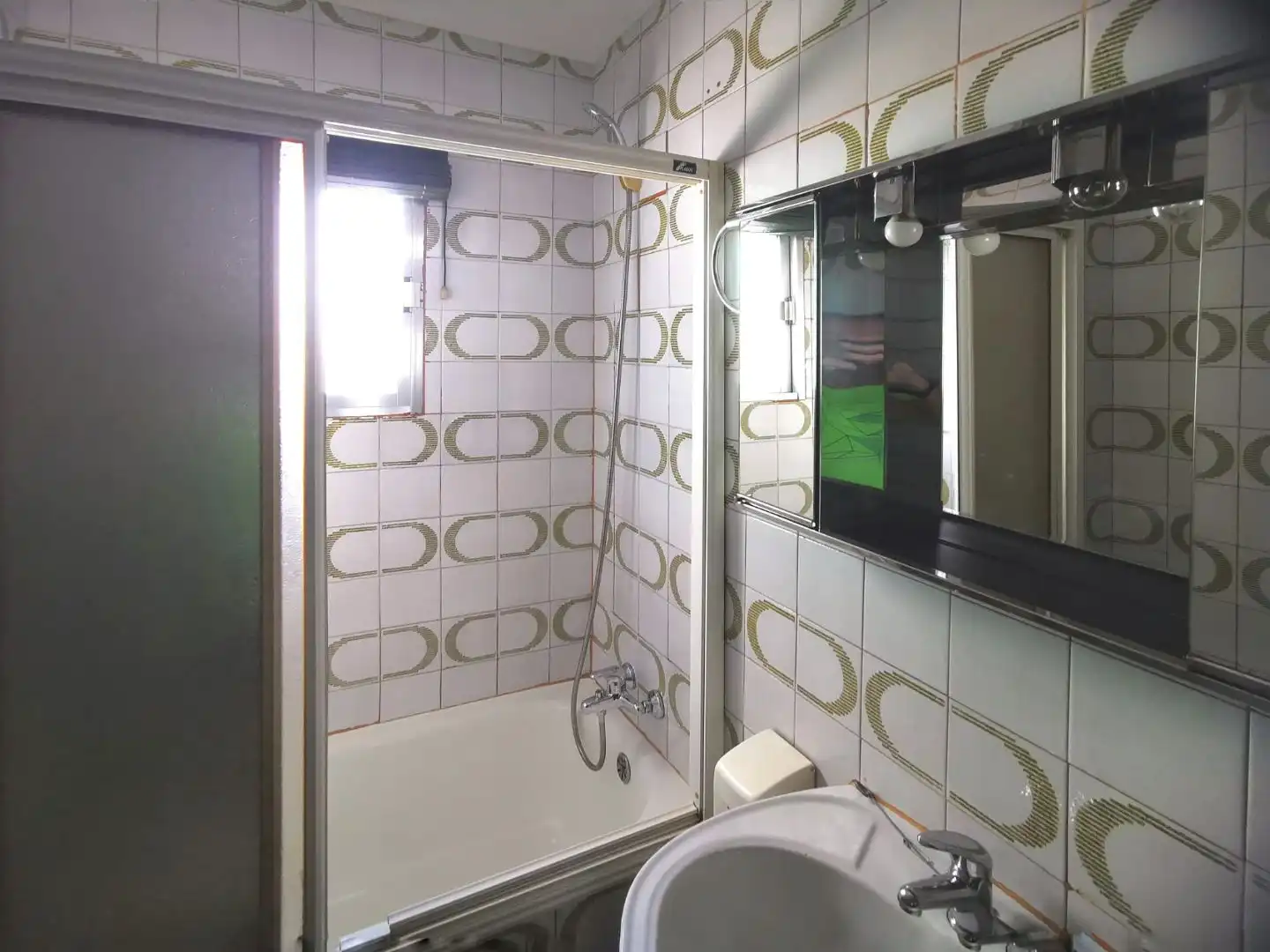 Flat for rent in Calle Paula de la Vega, 4, Pinar del Rey Bathroom of Flat for rent in Madrid with Heating and Parquet flooring