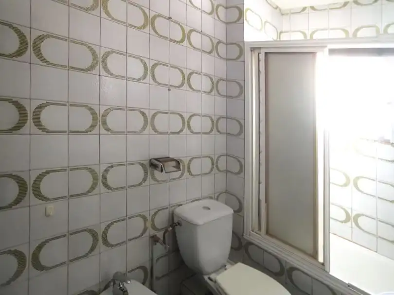 Flat for rent in Calle Paula de la Vega, 4, Pinar del Rey Bathroom of Flat for rent in Madrid with Heating and Parquet flooring