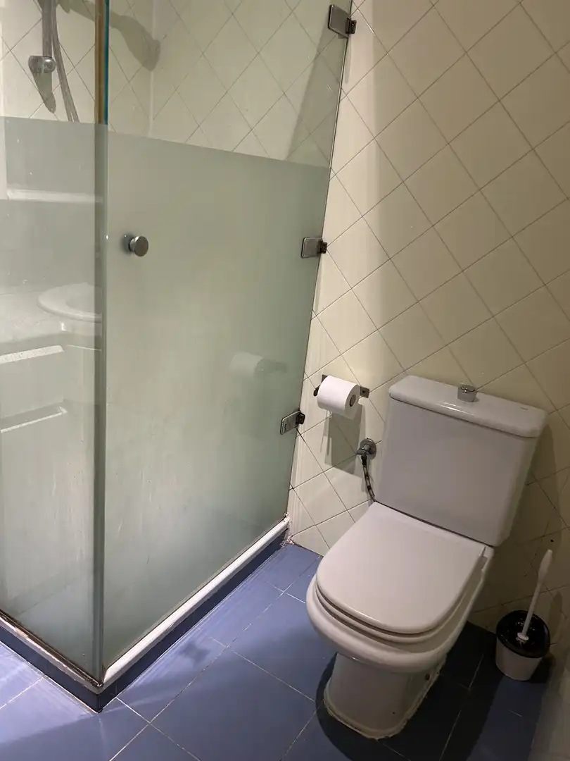 Bany de Pis per a compartir en Tudela amb Jardí privat, Parquet i Moblat