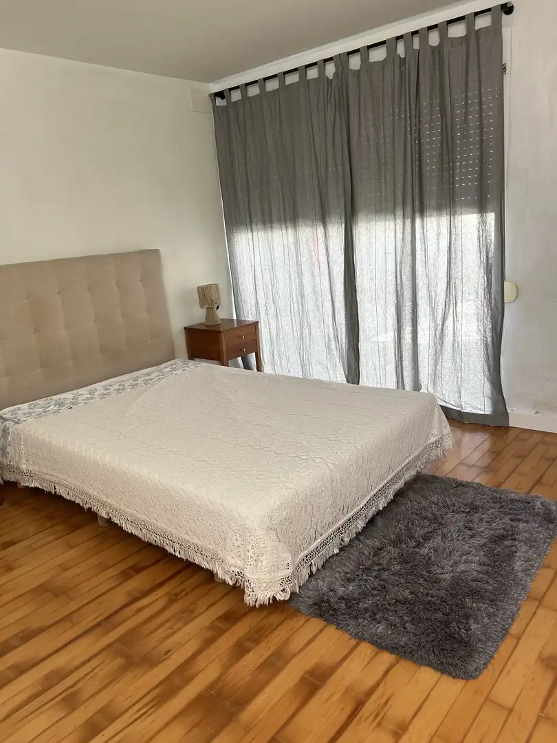 Dormitori de Pis per a compartir en Tudela amb Jardí privat, Parquet i Moblat