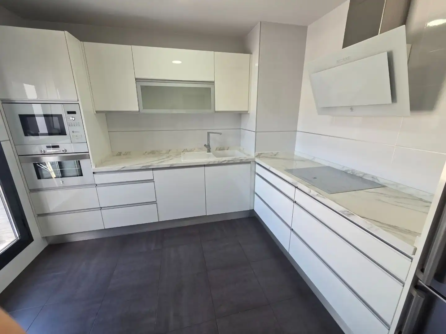 Attic for sale in Barrio Alto Kitchen of Attic for sale in San Juan de Aznalfarache with Air Conditioner, Terrace and Swimming Pool
