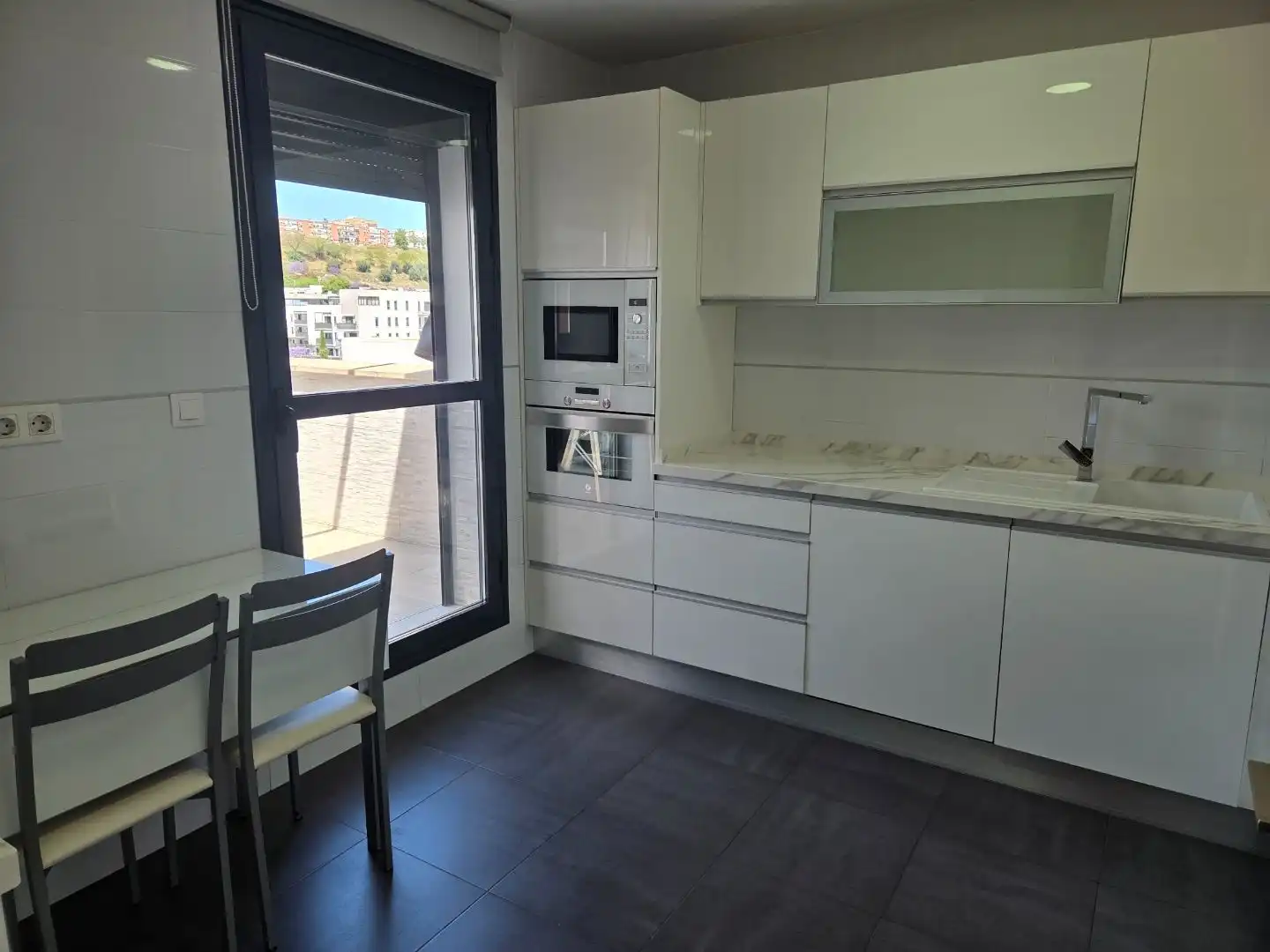 Attic for sale in Barrio Alto Kitchen of Attic for sale in San Juan de Aznalfarache with Air Conditioner, Terrace and Swimming Pool