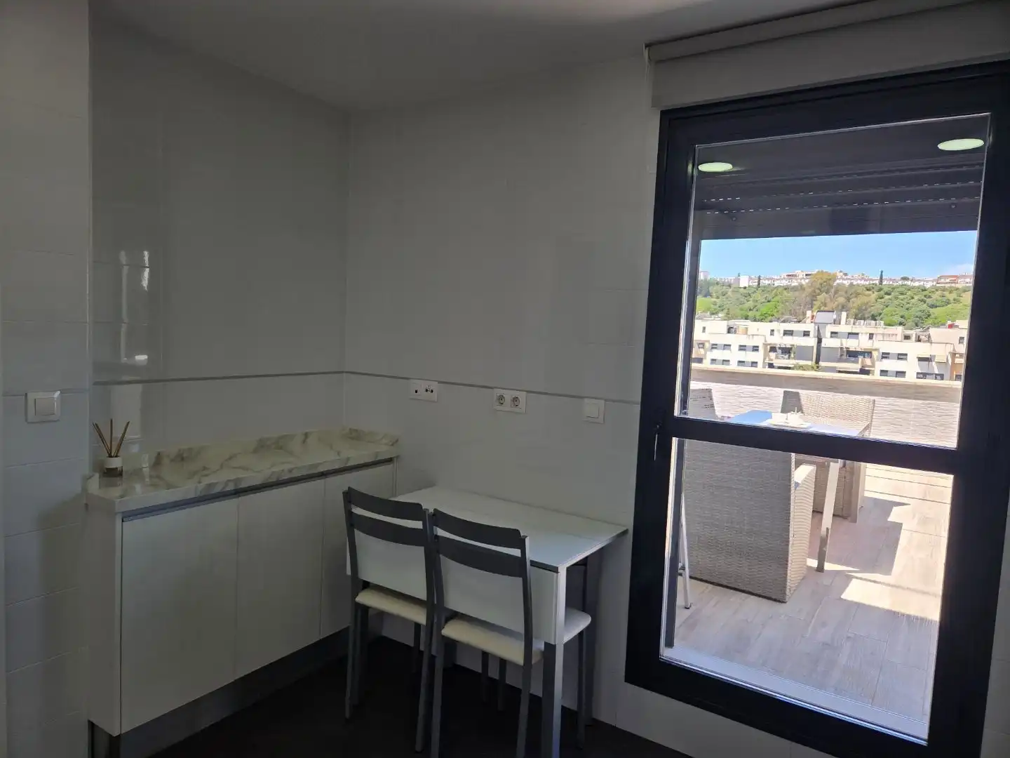 Attic for sale in Barrio Alto Kitchen of Attic for sale in San Juan de Aznalfarache with Air Conditioner, Terrace and Swimming Pool