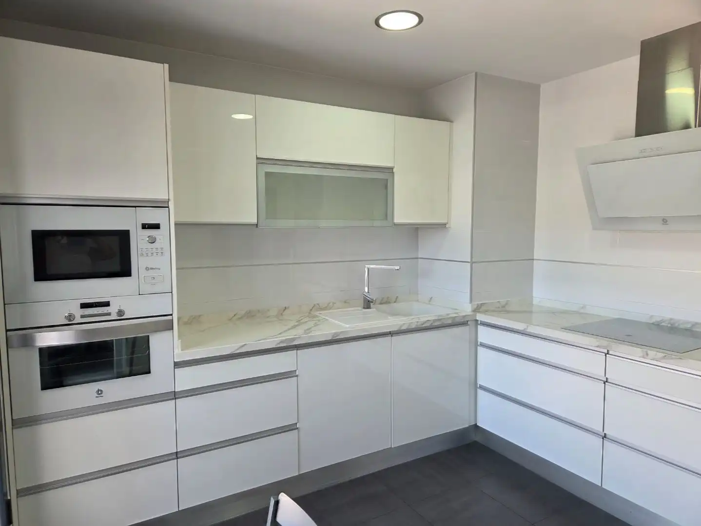 Attic for sale in Barrio Alto Kitchen of Attic for sale in San Juan de Aznalfarache with Air Conditioner, Terrace and Swimming Pool