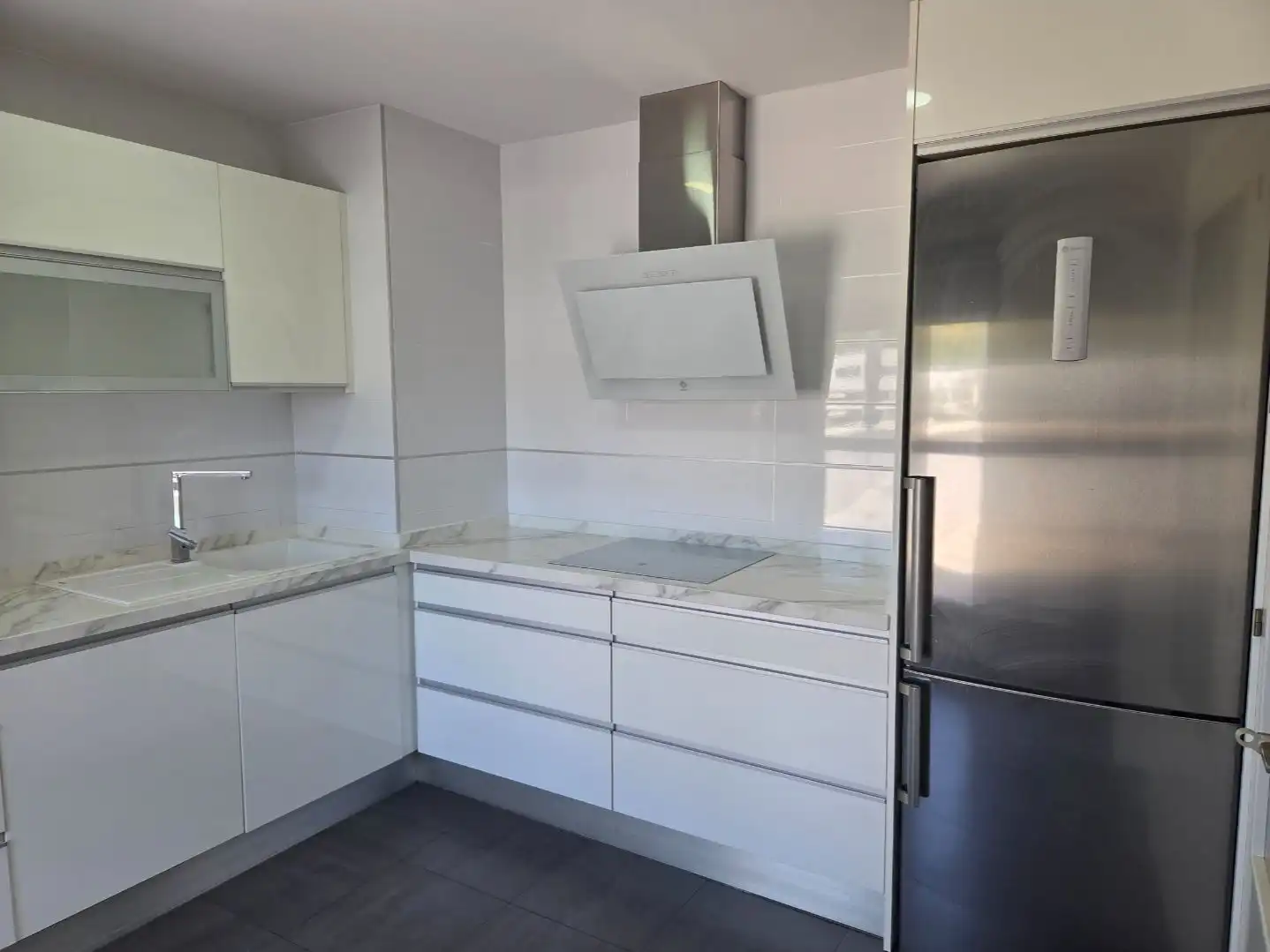 Attic for sale in Barrio Alto Kitchen of Attic for sale in San Juan de Aznalfarache with Air Conditioner, Terrace and Swimming Pool