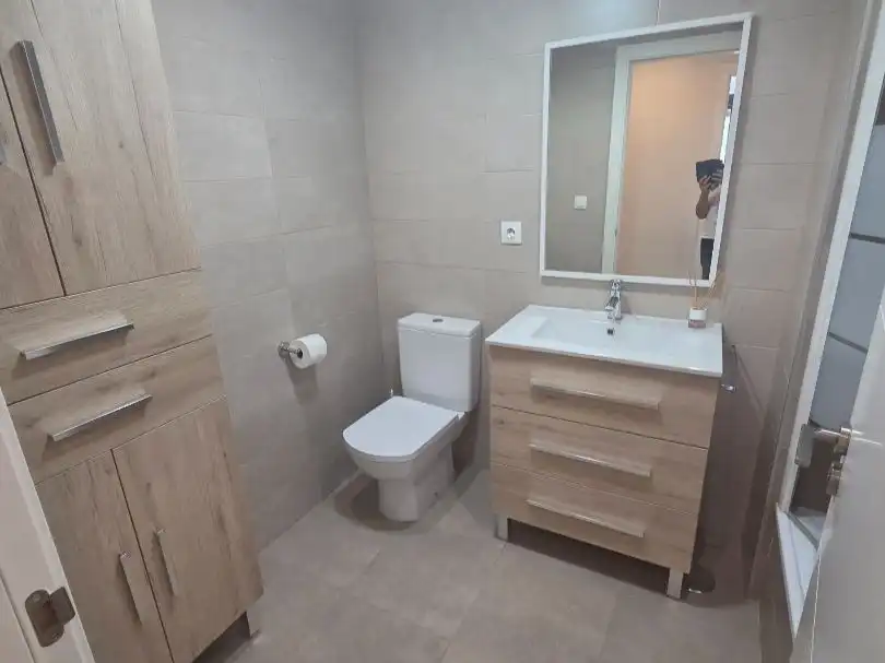 Attic for sale in Barrio Alto Bathroom of Attic for sale in San Juan de Aznalfarache with Air Conditioner, Terrace and Swimming Pool