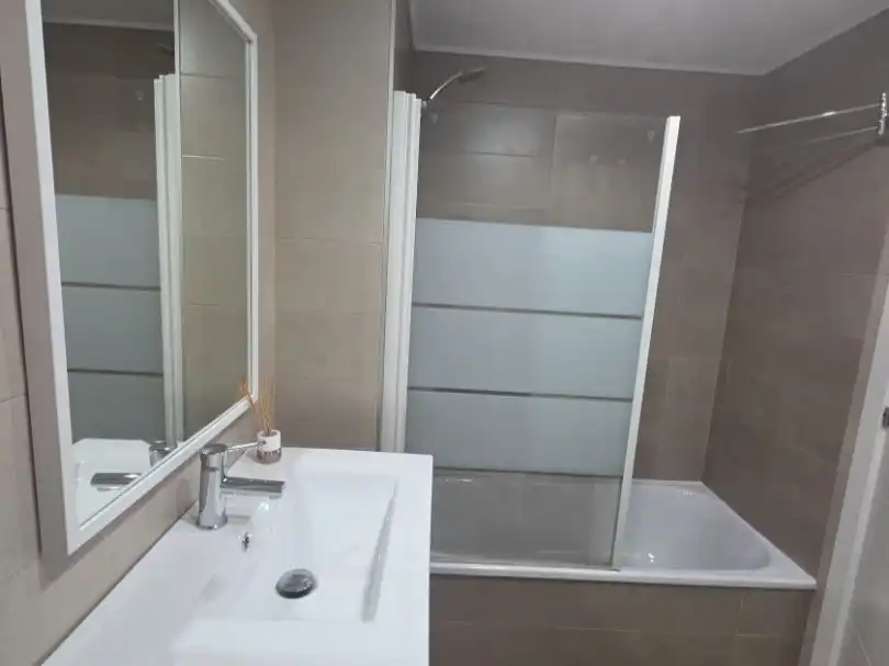 Attic for sale in Barrio Alto Bathroom of Attic for sale in San Juan de Aznalfarache with Air Conditioner, Terrace and Swimming Pool
