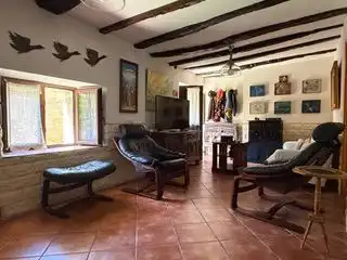 Casa adosada en venta en Calle a Rguez Valcarcel, 4, Valle de Sedano Sala de estar de Casa adosada en venta en Valle de Sedano con Jardín privado, Trastero y Amueblado