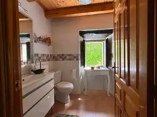 Casa adosada en venta en Calle a Rguez Valcarcel, 4, Valle de Sedano Baño de Casa adosada en venta en Valle de Sedano con Jardín privado, Trastero y Amueblado