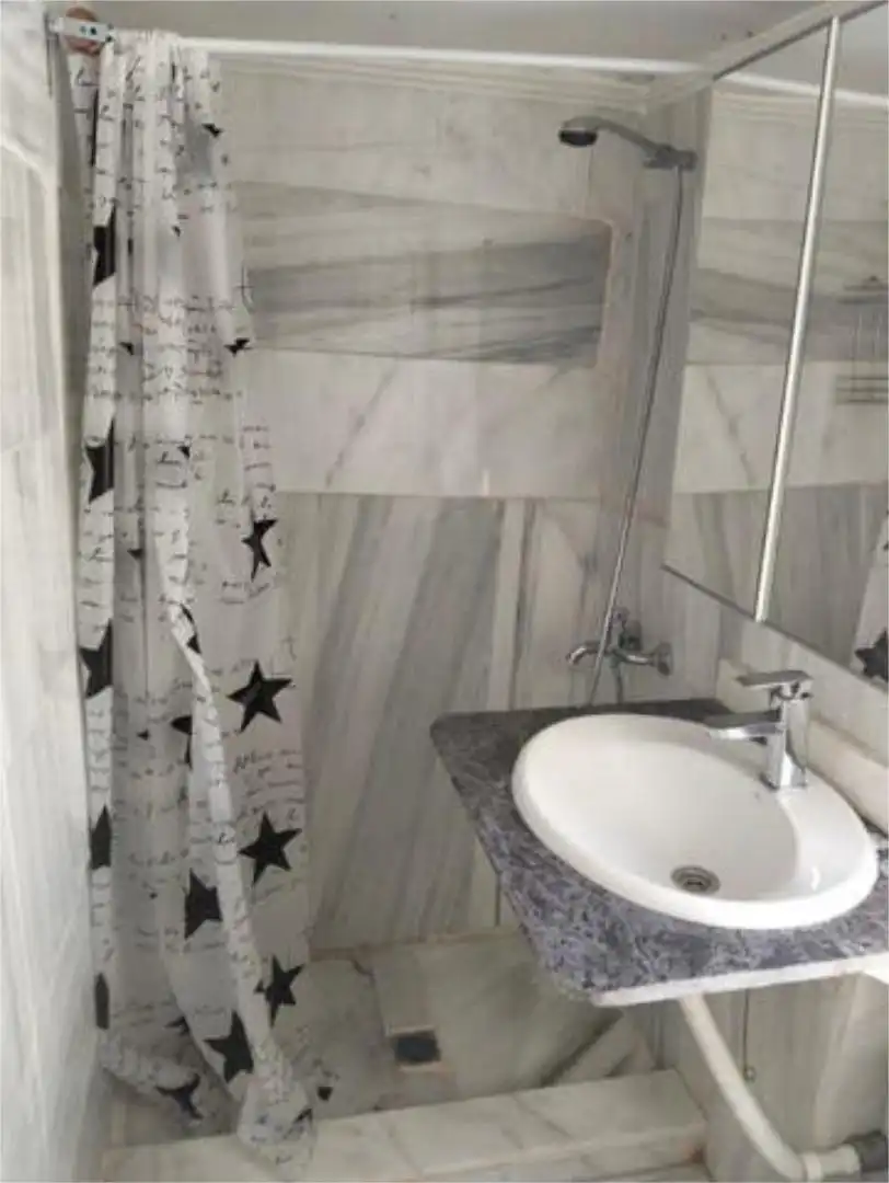 Badezimmer von Wohnungen zur Miete in Arrecife mit Terrasse, Abstellraum und Möbliert