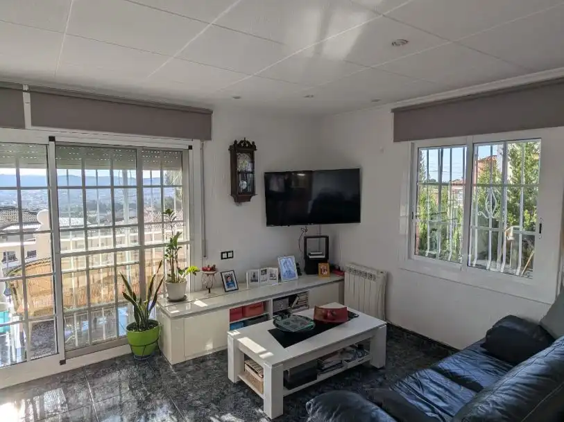 Casa o xalet en venda a Carrer Malva, 2, Nou Vendrell Sala d'estar de Casa o xalet en venda en El Vendrell amb Aire condicionat, Terrassa i Piscina