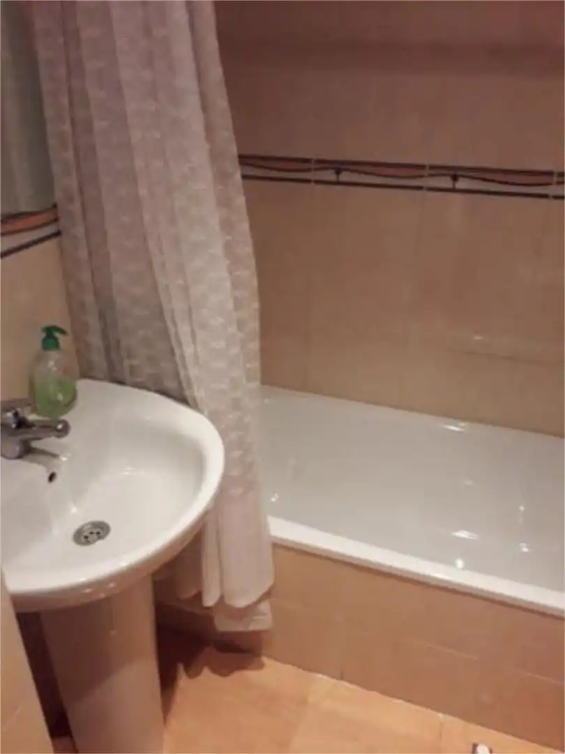 Bany de Apartament de lloguer en Venta de Baños amb Calefacció, Traster i Moblat