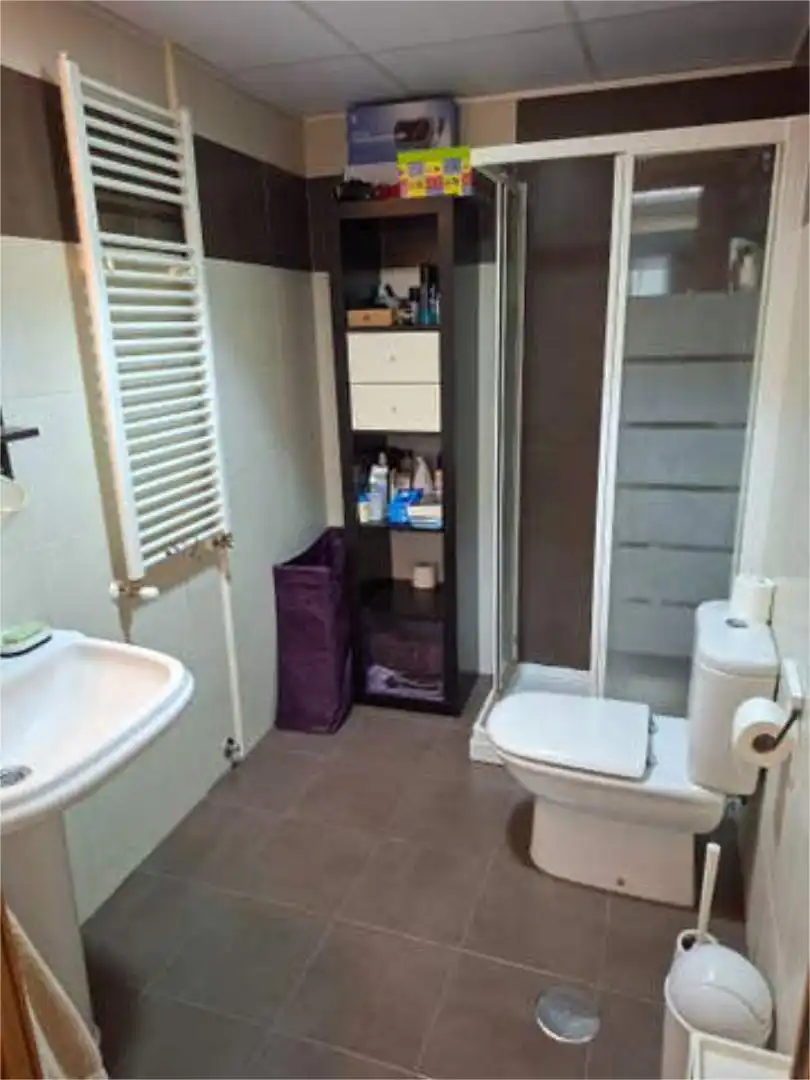Apartamento en venta en Los Pinos - El Pilar Baño de Apartamento en venta en Plasencia