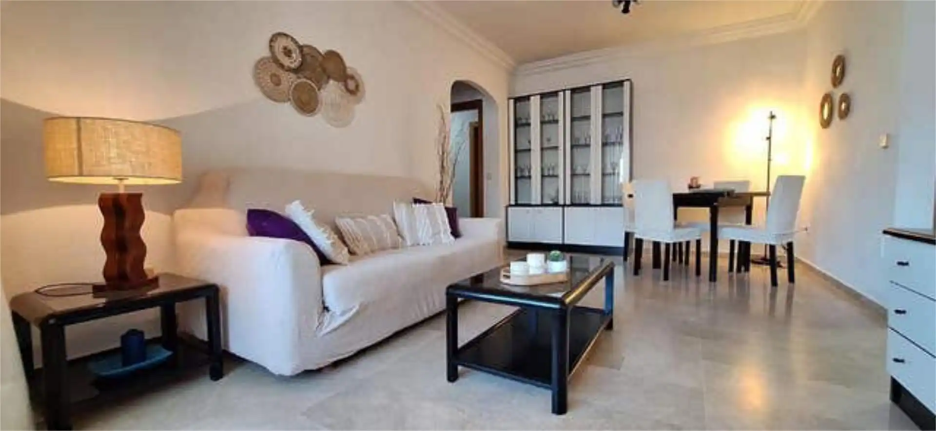 Sala de estar de Apartamento de alquiler en Estepona con Terraza y Piscina