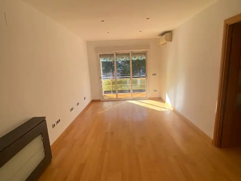 Sala de estar de Piso de alquiler en Coslada con Aire acondicionado, Calefacción y Parquet
