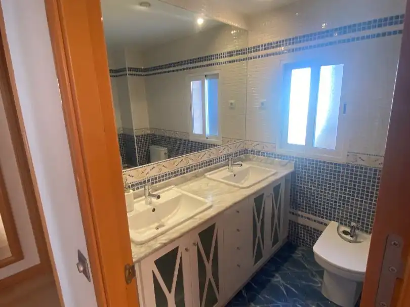Baño de Piso de alquiler en Coslada con Aire acondicionado, Calefacción y Parquet