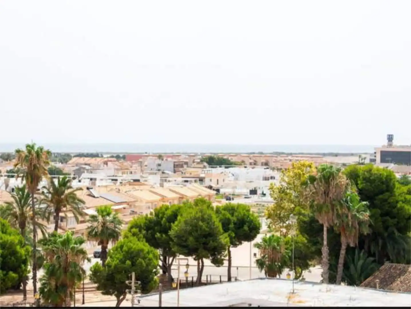Ático en venta en San Pedro del Pinatar ciudad Vista exterior de Ático en venta en San Pedro del Pinatar con Terraza