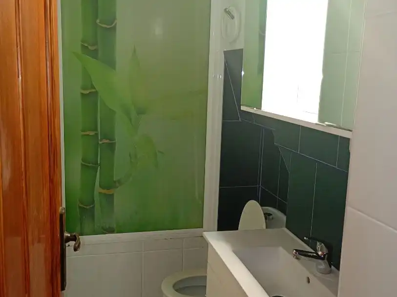 Baño de Dúplex de alquiler en Adra con Aire acondicionado, Terraza y Amueblado