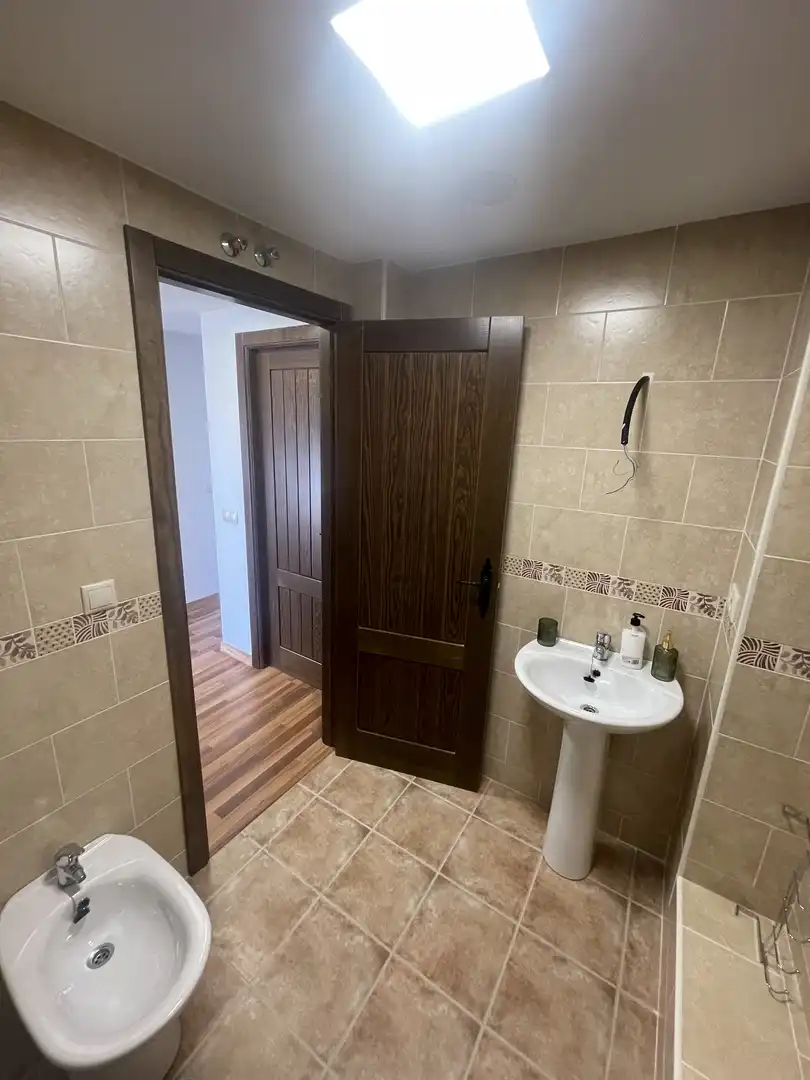 Piso de alquiler en Calle Mayor, 5, Aguilar del Alfambra Baño de Piso de alquiler en Aguilar del Alfambra con Calefacción, Jardín privado y Parquet