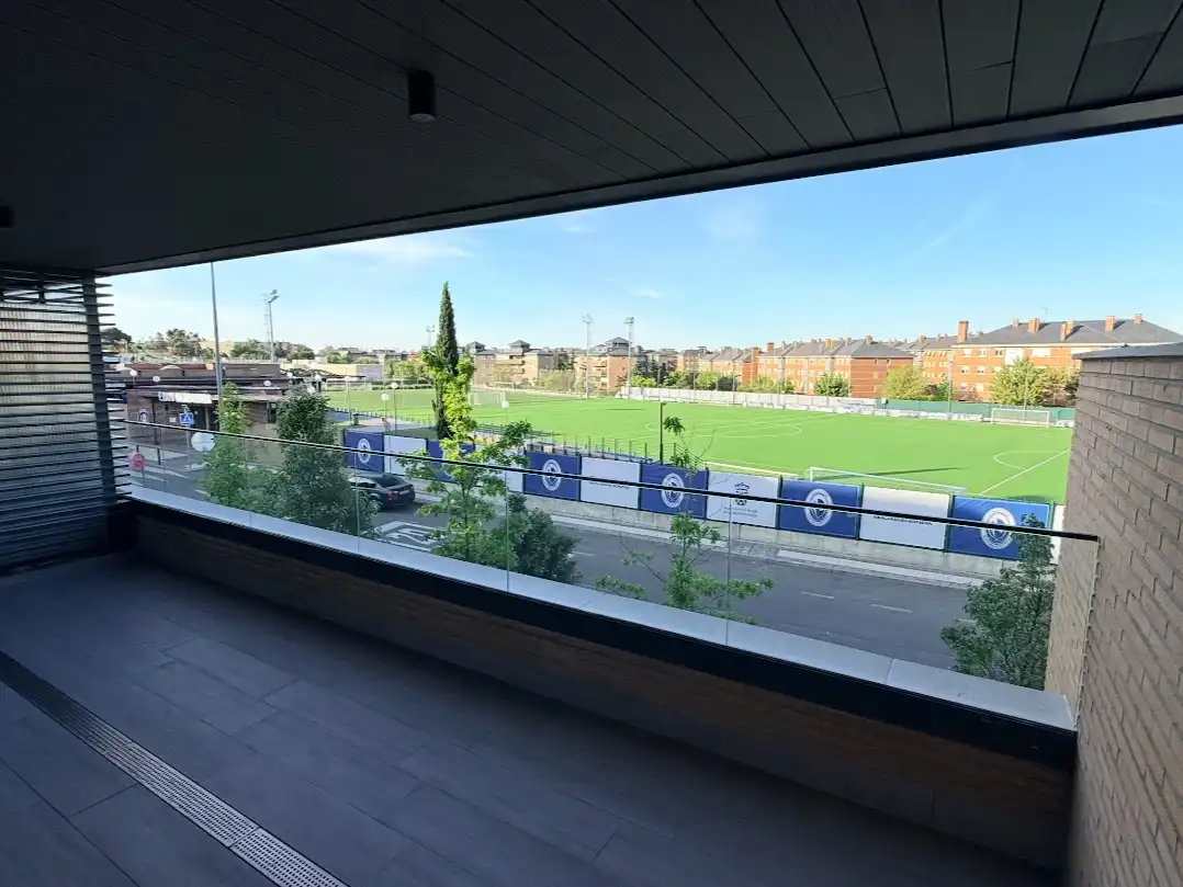 Pis en venda a Golf - El Carralero Terrassa de Pis en venda en Majadahonda amb Aire condicionat, Calefacció i Jardí privat
