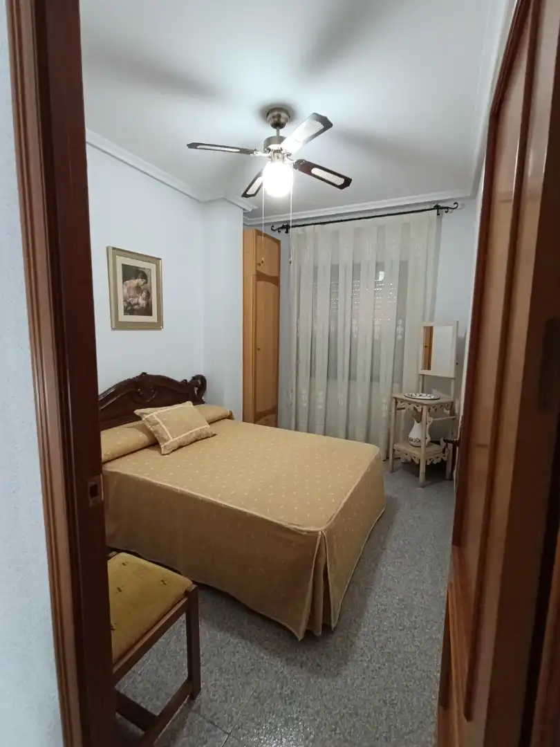 Habitación de Casa adosada en venta en Villarrobledo con Aire acondicionado