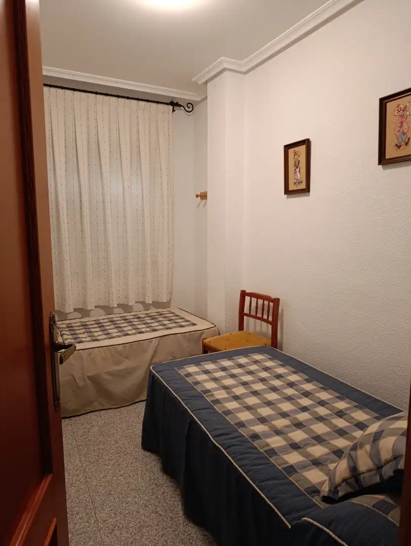 Habitación de Casa adosada en venta en Villarrobledo con Aire acondicionado