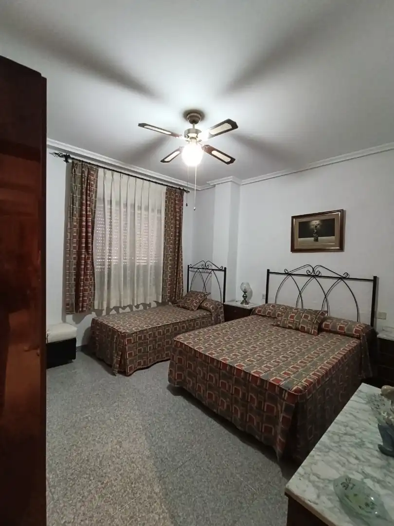 Habitación de Casa adosada en venta en Villarrobledo con Aire acondicionado