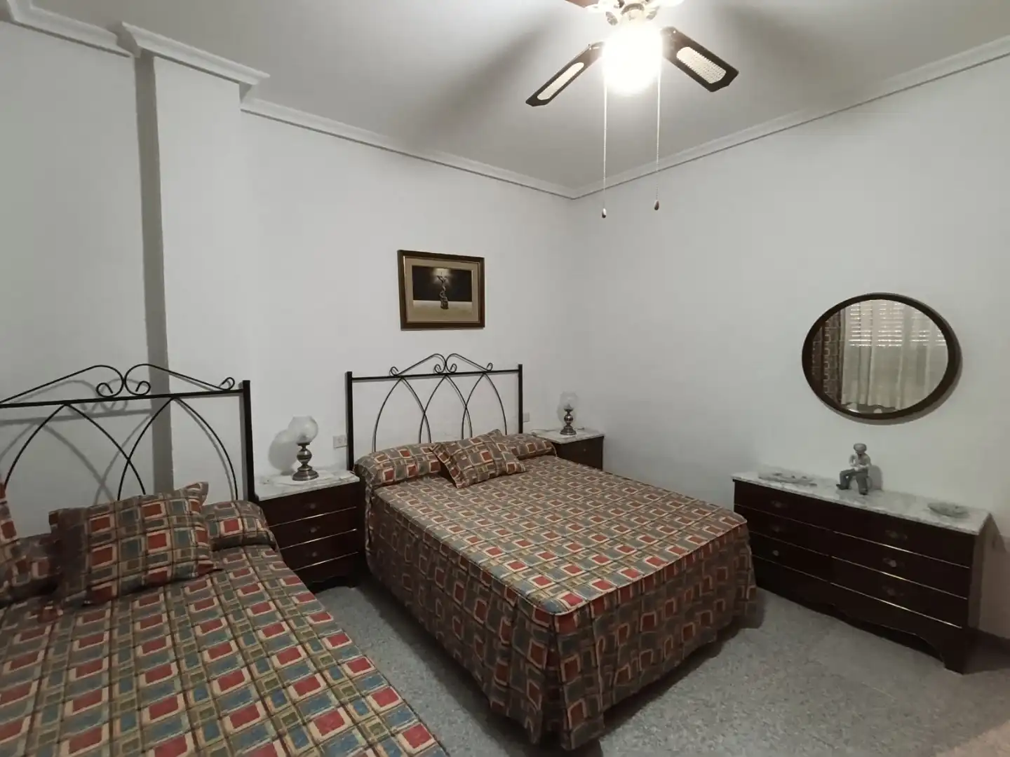 Habitación de Casa adosada en venta en Villarrobledo con Aire acondicionado