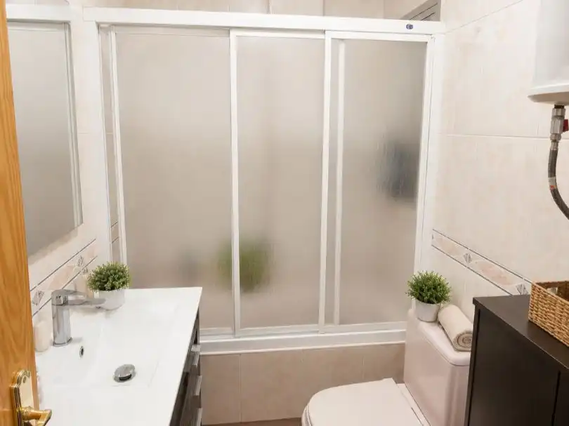 Piso de alquiler en Calle Hernán Cortés, 4, Viator Baño de Piso de alquiler en Viator con Aire acondicionado, Calefacción y Trastero