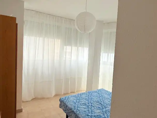 Wohnung zur Miete in Plaza Curtidores, 5, San Bartolomé - Millán de Priego Schlafzimmer von Wohnung zur Miete in Jaén Capital mit Balkon