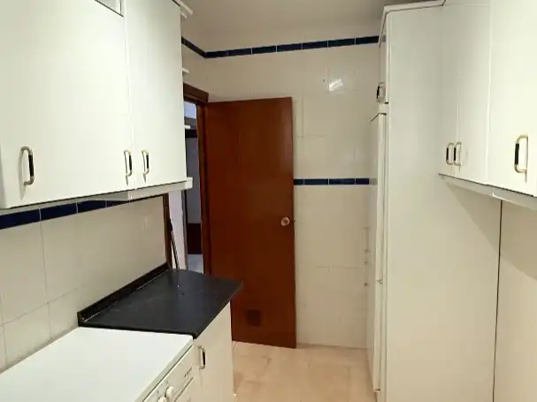Wohnung zur Miete in Plaza Curtidores, 5, San Bartolomé - Millán de Priego Küche von Wohnung zur Miete in Jaén Capital mit Balkon
