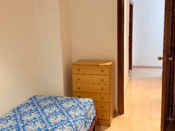 Wohnung zur Miete in Plaza Curtidores, 5, San Bartolomé - Millán de Priego Schlafzimmer von Wohnung zur Miete in Jaén Capital mit Balkon