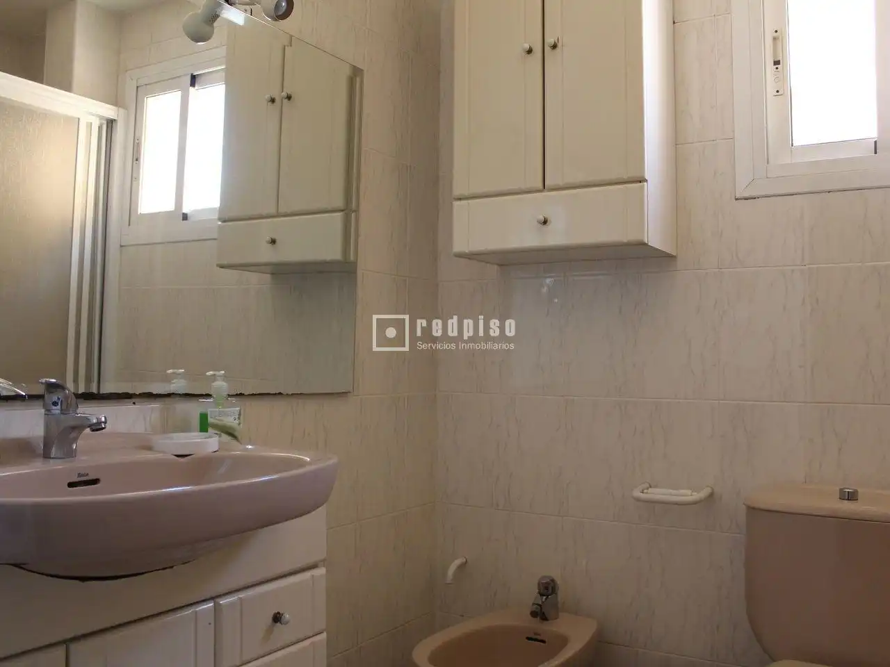 Baño de Casa adosada de alquiler en Manises con Aire acondicionado, Calefacción y Parquet