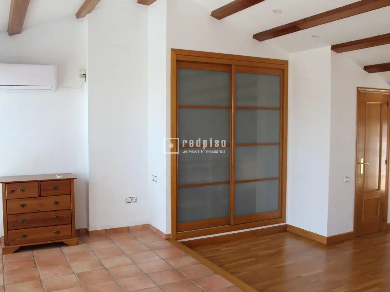 Habitación de Casa adosada de alquiler en Manises con Aire acondicionado, Calefacción y Parquet