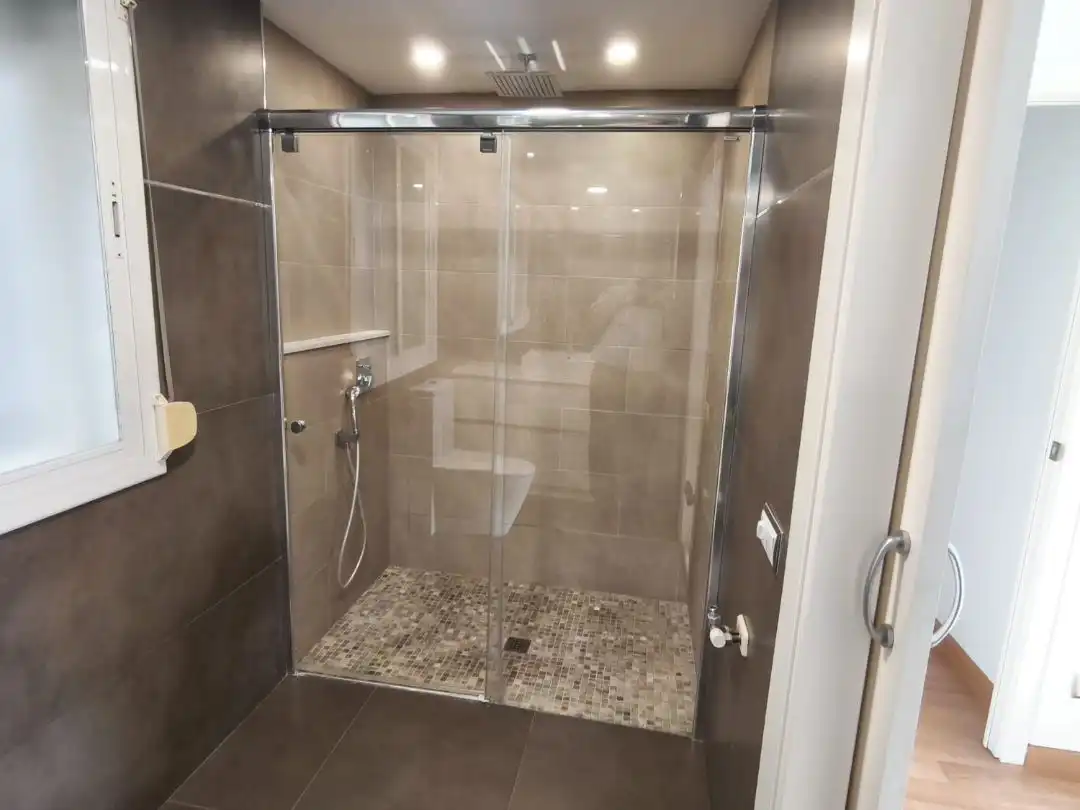 Bany de Pis en venda en Molins de Rei amb Aire condicionat i Balcó