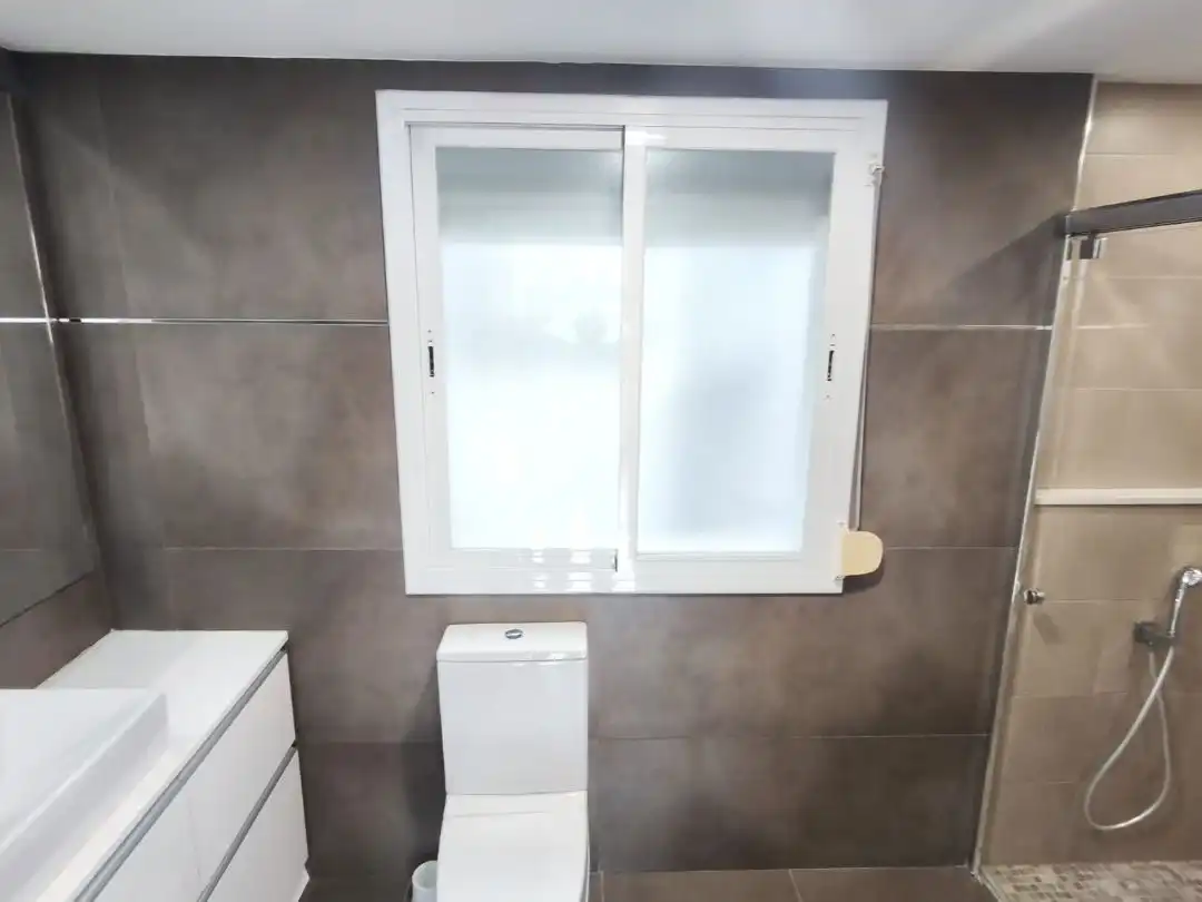 Bany de Pis en venda en Molins de Rei amb Aire condicionat i Balcó