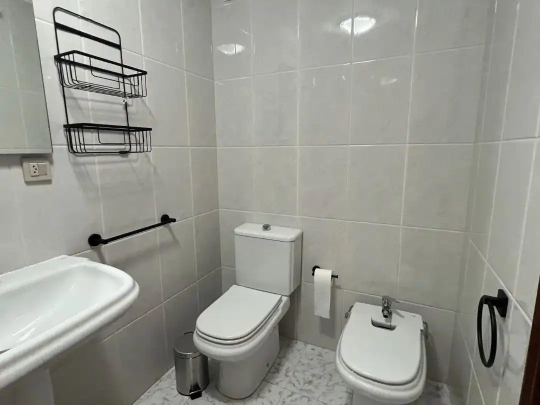 Bathroom of Flat for rent in Barreiros  with Terrace, Furnished and Community parking