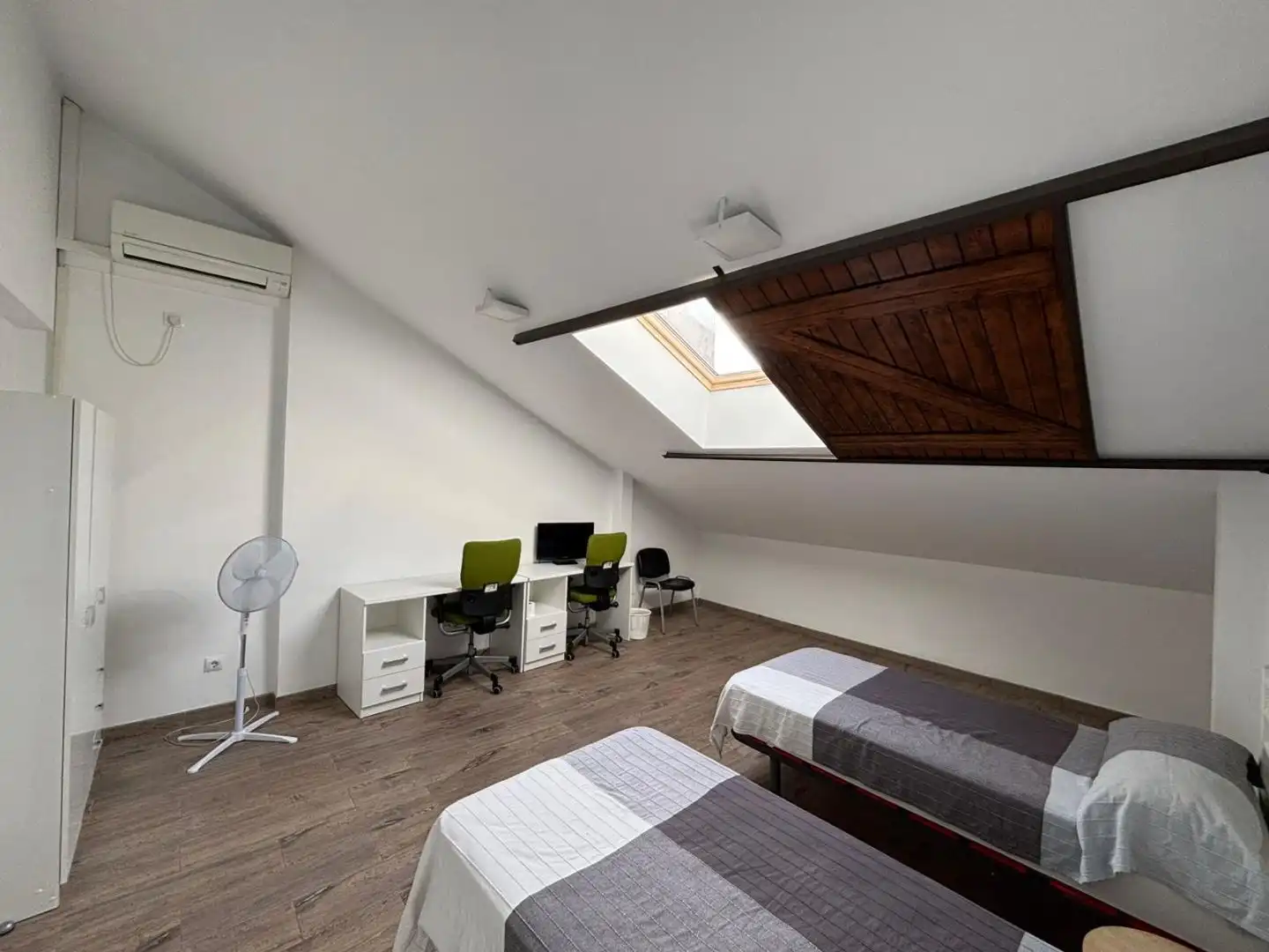 Room in Calle Tableron, 1, San Ildefonso - Catedral Room in Calle Tableron, 1, San Ildefonso - Catedral