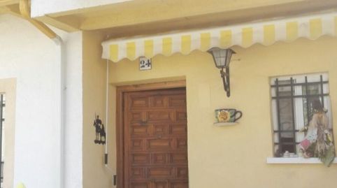 Foto 2 von Einfamilien-Reihenhaus zum Verkauf in Calle Virgen del Rosario, 24, Olías del Rey, Toledo