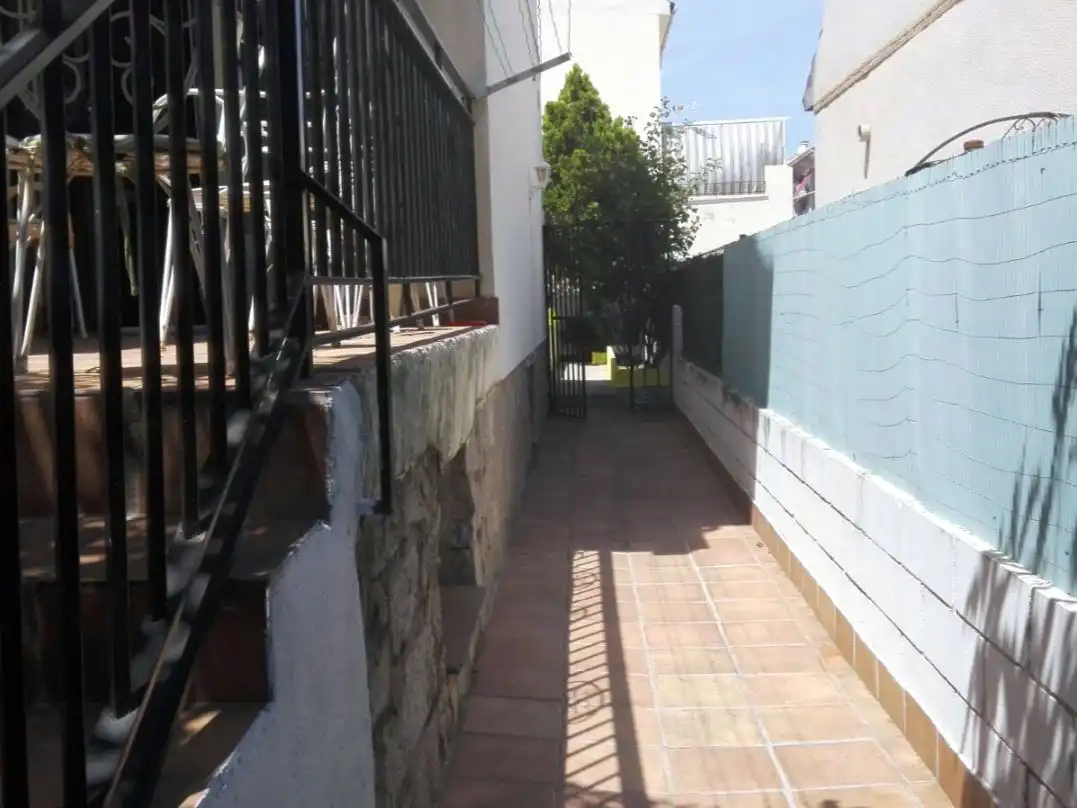 Vista exterior de Casa adosada en venta en Olías del Rey con Aire acondicionado, Terraza y Balcón