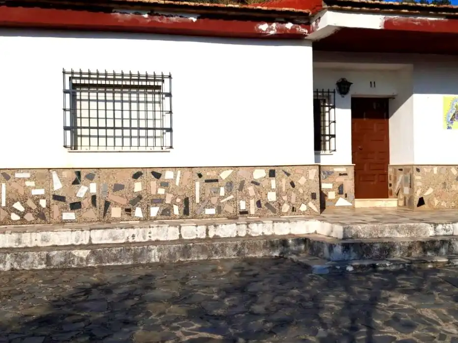 Wohnung zum Verkauf in Andújar Außenansicht von Wohnung zum Verkauf in Andújar mit Terrasse, Abstellraum und Schwimmbad