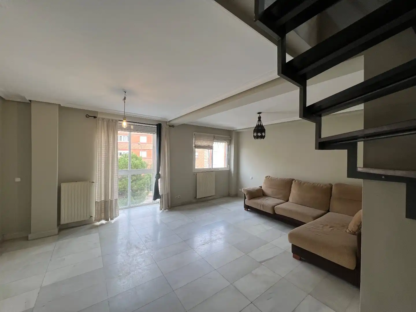 Maisonette zur Miete in Calle de Isla de Formosa, 12, Tres Olivos - Valverde Wohnzimmer von Maisonette zur Miete in Madrid mit Klimaanlage, Heizung und Terrasse