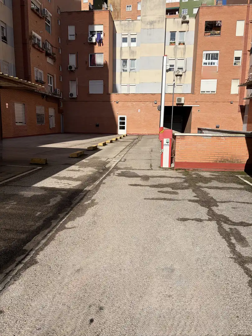 Garage zum Verkauf in Calle Nuestra Señora del Pilar, 13, Reyes Católicos Parkplatz von Garage zum Verkauf in Alcalá de Henares