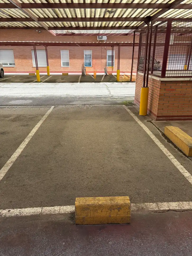Garage zum Verkauf in Calle Nuestra Señora del Pilar, 13, Reyes Católicos Parkplatz von Garage zum Verkauf in Alcalá de Henares