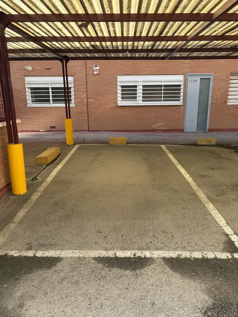 Garage zum Verkauf in Calle Nuestra Señora del Pilar, 13, Reyes Católicos Parkplatz von Garage zum Verkauf in Alcalá de Henares